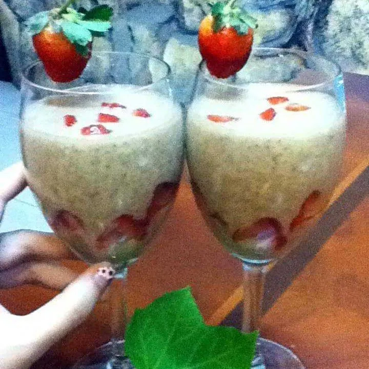 Strawberry ChocoBanana Smoothies #JagoMasakMinggu1Periode2