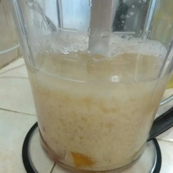Blender sebentar saja, supaya jellynya tidak hancur dan sajikan selagi dingin.