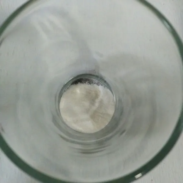 Kemudian masukkan creamer bubuk.