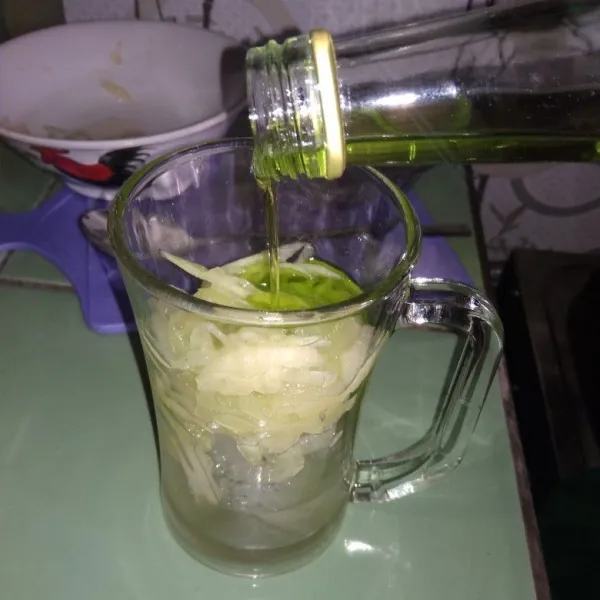 Tambahkan sirup rasa melon.