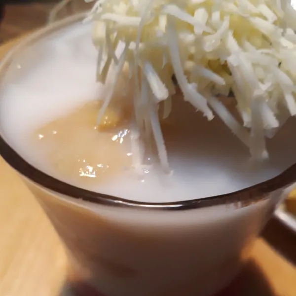 Terakhir masukkan keju parut aduk sajikan selagi dingin.