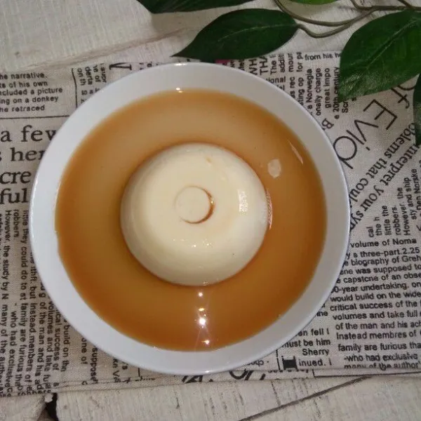 Sajikan dengan sirup gula.