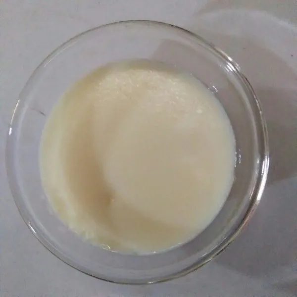 Tuang dalam cetakan, biarkan set.