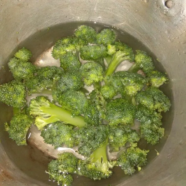 Rebus brokoli kurang lebih selama 2 menit.