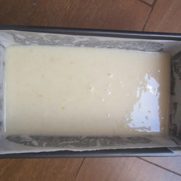 Tuang adonan ke loyang loaf. Oven 170C selama 35-45 menit atau hingga matang sesuai oven masing-masing.