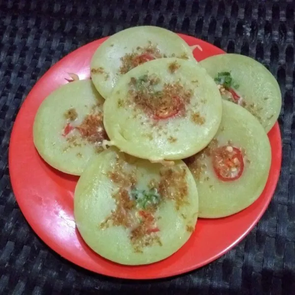 Kue bingka banjar asin siap dihidangkan.