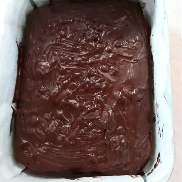 Panggang brownies di suhu 175°c selama 20-25menit (menurut oven masing-masing) setelah kue matang tunggu dingin baru di iris dan sajikan.