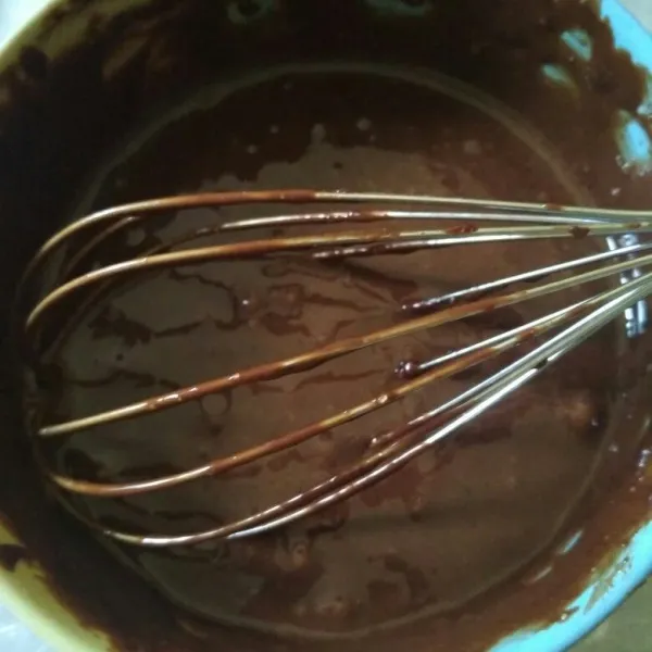 Campur semua bahan pasta aduk hingga tercampur rata, sisihkan.