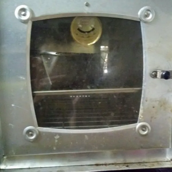 Panggang selama 40 menit dengan suhu 150 derajat.