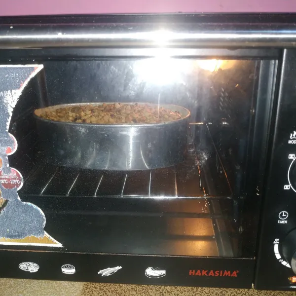 Panggang dengan suhu 180° selama 40 menit/hingga matang (sesuai kan oven masing-masing).