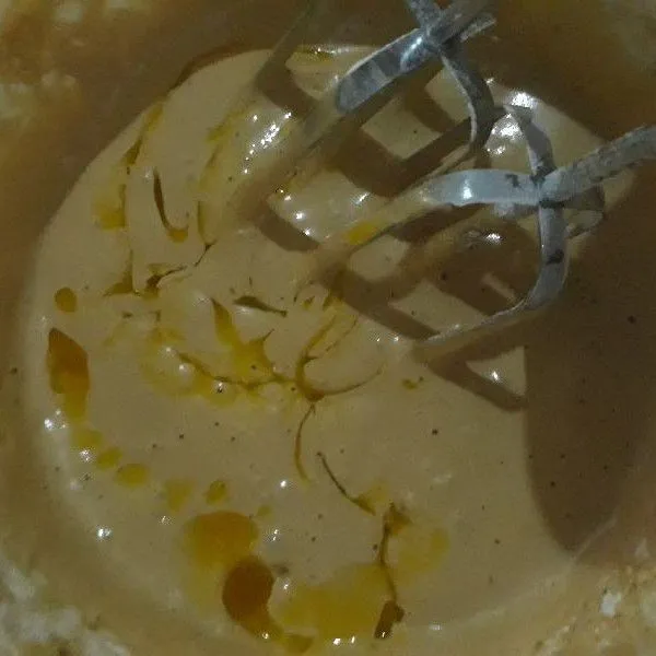 Masukan irisan pisang.