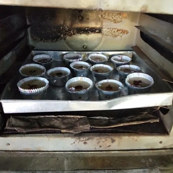 Kemudian oven hingga matang kurang lebih 20 menit.