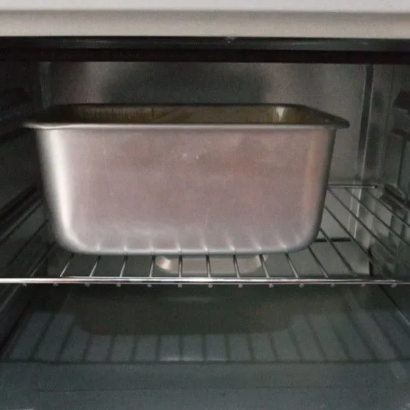 Panggang dengan suhu 180 derajat celsius selama 35 menit, mohon sesuaikan oven masing-masing ya dan oven sebelumnya sudah dipanaskan dahulu.