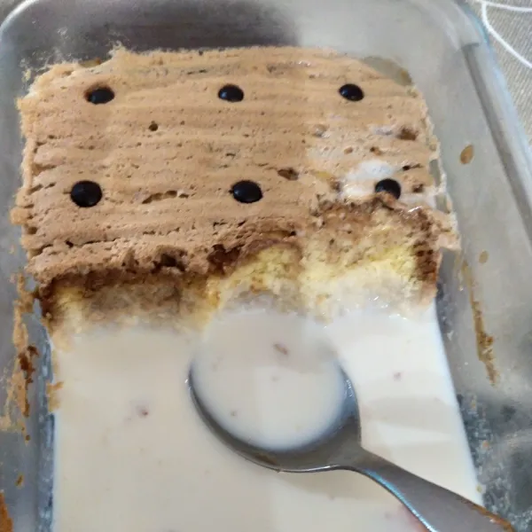 Beri dangkal foam di atasnya kemudian dinginkan dulu di lemari es dan siap di nikmati.