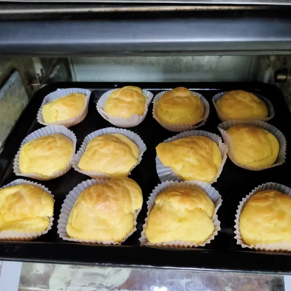 Panggang dengan suhu 210°C selama 20 menit, Panggang lagi dengan suhu 150°C selama 15menit. Angkat.