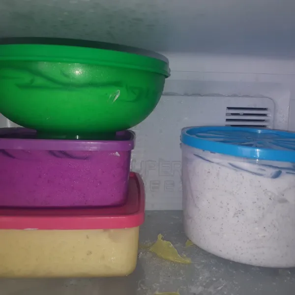 Simpan dalam kulkas sampai beku, selama 5-8 jam. Ice cream pun siap dinikmati.