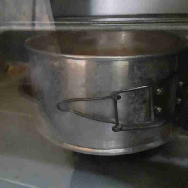 Panaskan oven terlebih dahulu, masukkan loyangnya dan panggang cake selama 30 - 35 menit sampai matang. Disesuaikan dengan oven masing-masing. Pakai api sedang cenderung kecil.