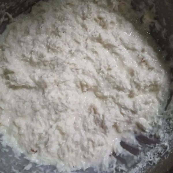 Campurkan semua bahan jadi satu aduk rata.