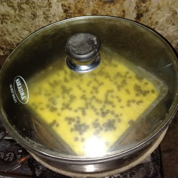 Masukkan ke oven yang sudah dipanaskan sebelumnya. Oven selama 40-45 menit hingga matang.