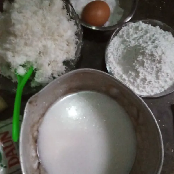 Siapkan semua bahan.