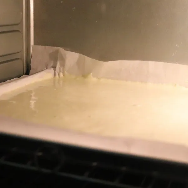 Panggang dalam oven suhu 180°c 15-20 menit hingga matang dalam loyang 20x20.