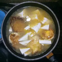 Masukkan telur ceplok & tahu.