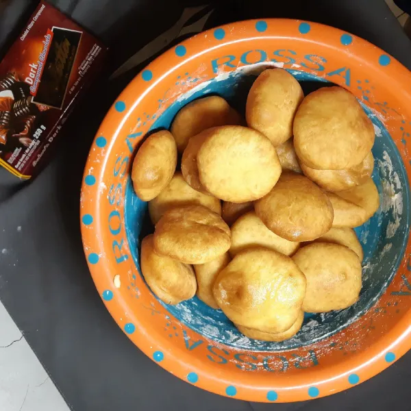 Tiriskan donat sampai dingin.