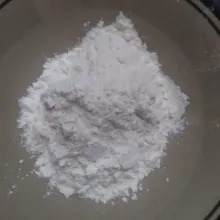 Satukan tepung, baking powder, merica, kaldu bubuk dan garam, aduk rata kemudian bagi 2, satu bagian dibiarkan kering, satu bagian lagi ditambahkan air es sampai adonan cukup kental.