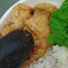 Penyajian, Geprek jamur menggunakan ulegan kemudian tuang sambal di atasnya.