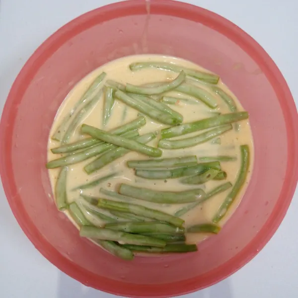 Masukkan buncis. Aduk rata.