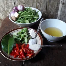 Siapkan bahan bahan.