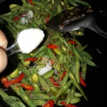 Tambahkan garam dan gula, aduk -aduk, masak dengan api kecil sampai bumbu meresap, dan siap disajikan.