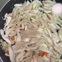 Tambahkan lada ,gula dan garam. Koreksi rasa.
