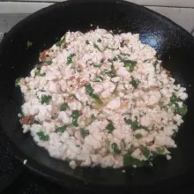 Masukan tahu nya goreng sampai rada kering lalu masukan irisan cabe merah nya.