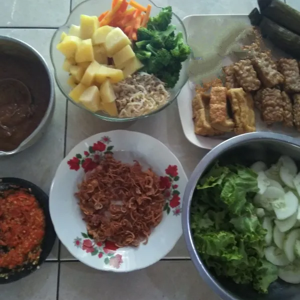 Setelah semua selesai dimasak, siap ditata untuk disajikan.
