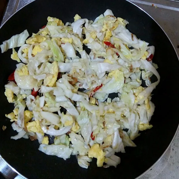 Aduk rata, koreksi rasa, angkat.
