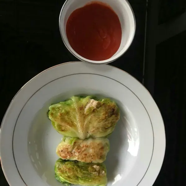 Sajikan dengan saus tomat.