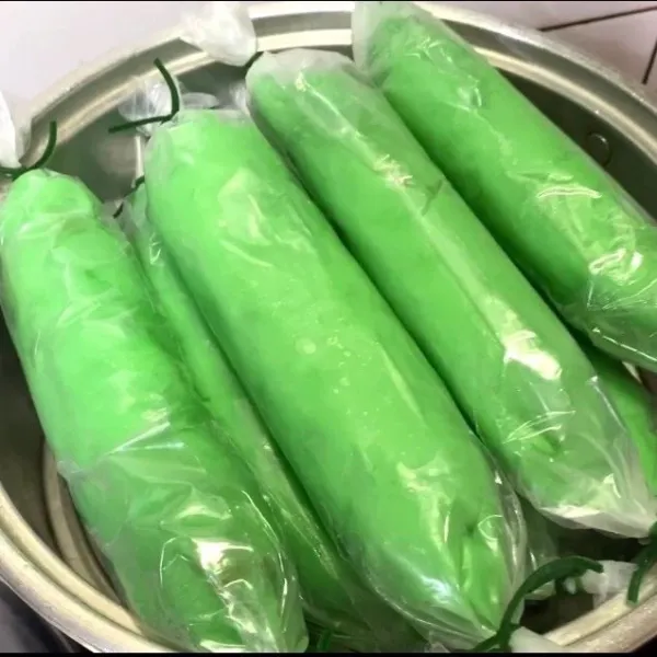 Kukus pisang ijo selama 20 menit.