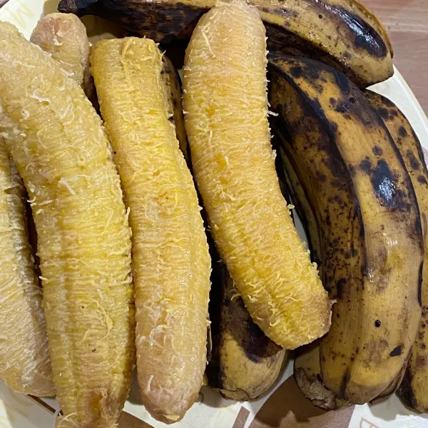Kukus pisang dan sisihkan.