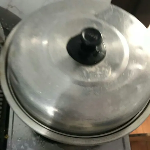 Tutup panci tunggu hingga 4-5 menit, angkat tiriskan.