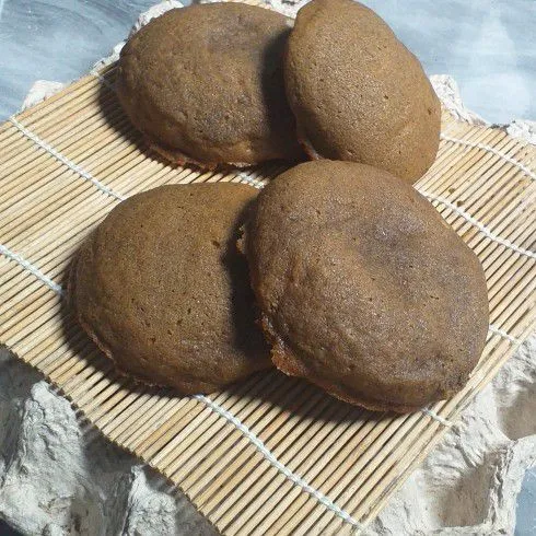 Panggang dengan oven tangkring selama 30 menit dengan api kecil cenderung sedang, atau dengan oven listrik 170°C-180°C selama 30 menit. Hingga toping agak kering, keluarkan dari oven dan roti meksiko enak dinikmati selagi hangat