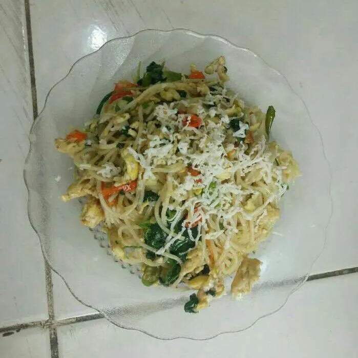 Spaghetti  Telur Bayam
