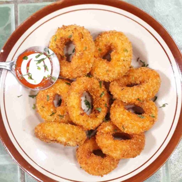 Sajikan dengan mayonaise dan saus