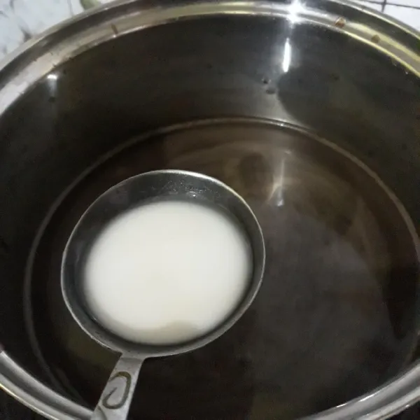 Tambahkan larutan tepung maizena. Aduk sebentar hingga mendidih kembali lalu angkat.