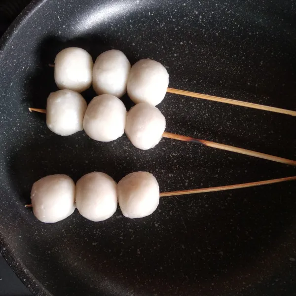 Panggang dago hingga agak gosong, saya manggunakan wajan anti lengket.