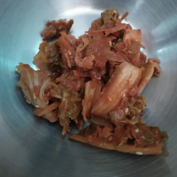 Siapkan kimchi.