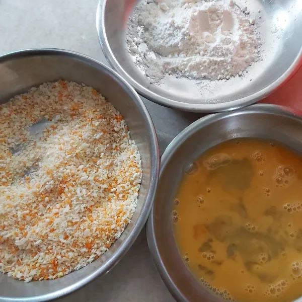 Siapkan bahan lapisan kulit.