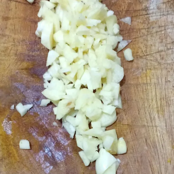 Cincang halus bawang putih