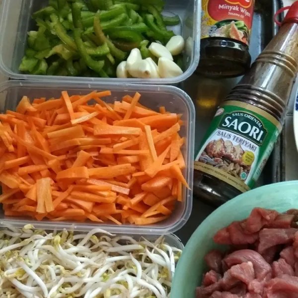 Siapkan semua bahan.