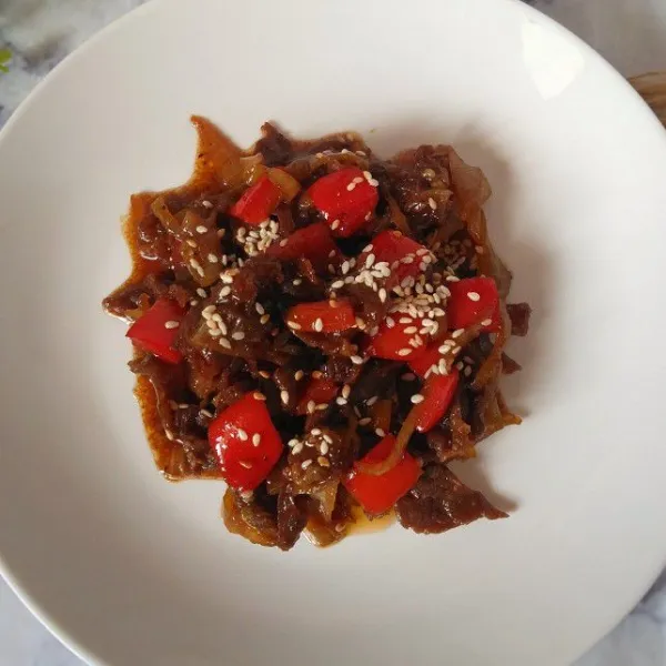 Tiriskan. Beri taburan wijen diatasnya dan Sajikan. So Yummy. 👌👌